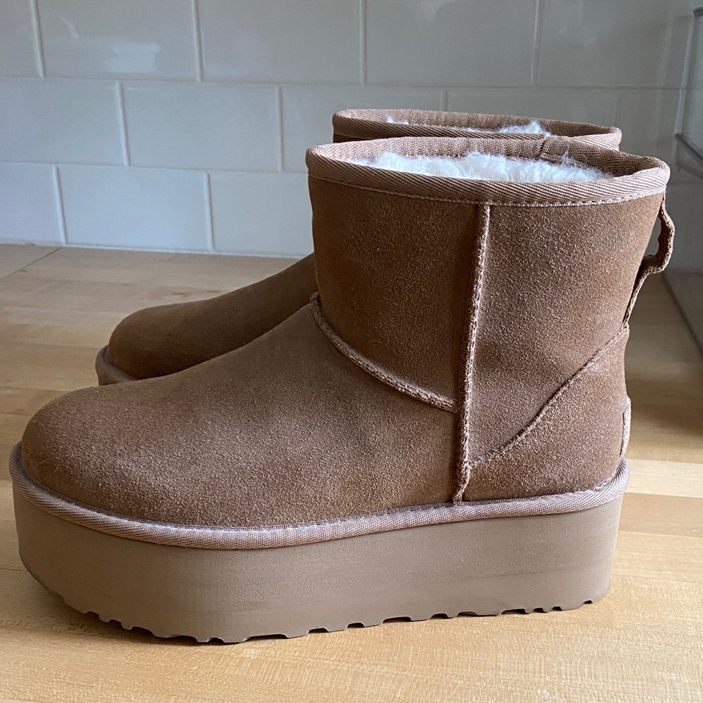 UGG classic mini platform boot